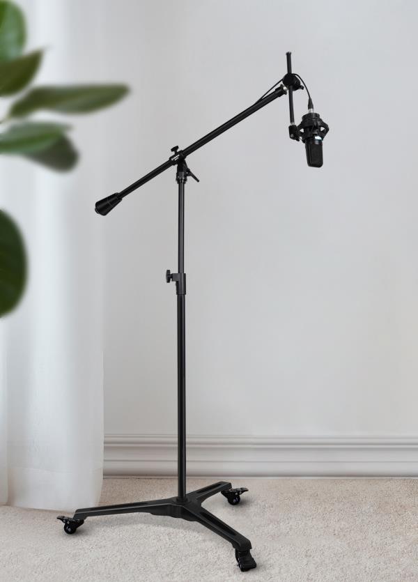 PEDESTAL DE ESTUDIO PARA MICROFONO ALCTRON, EXTRA ALTO, AJUSTABLE, CON RUEDAS Y FRENO